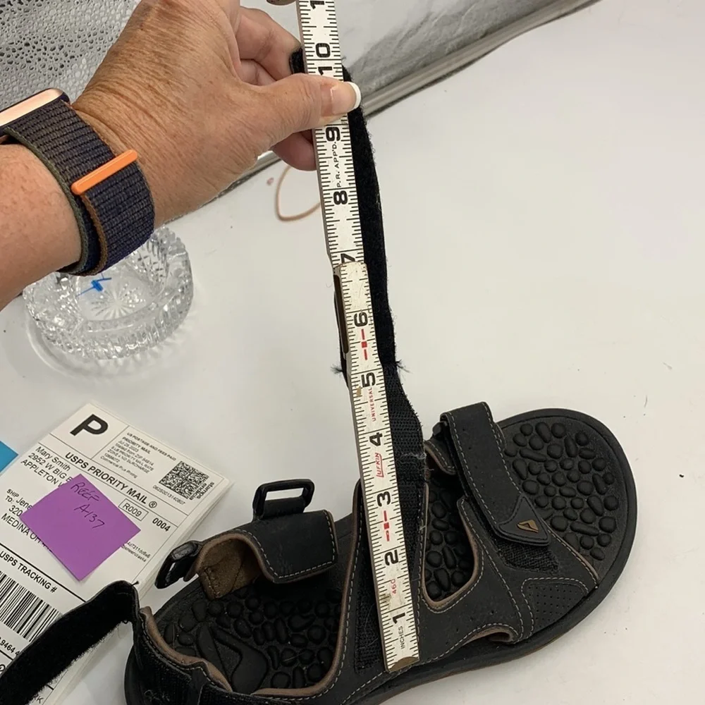 Reef Sandals with unique adjustable strap design
